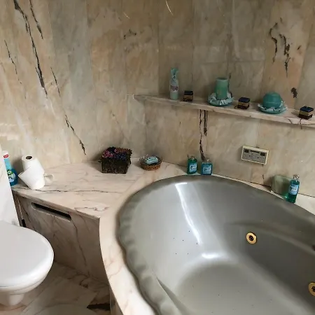 לינה וארוחת בוקר Chateau Les Tourelles *