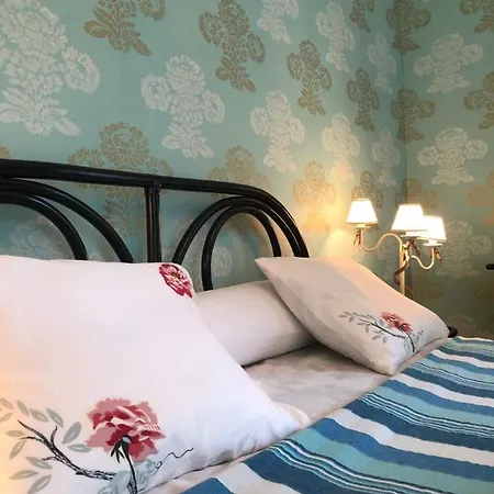 Chateau Les Tourelles Bed & Breakfast *